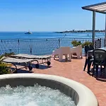 Miriam Sea Front Jacuzzi شقة