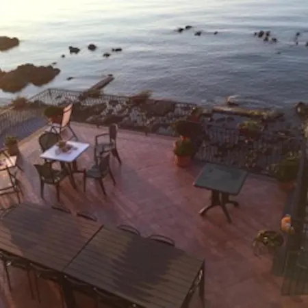 Daire Miriam Sea Front Jacuzzi Giardini Naxos