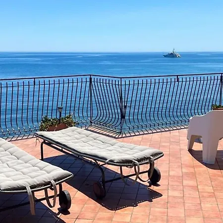 Daire Miriam Sea Front Jacuzzi Giardini Naxos