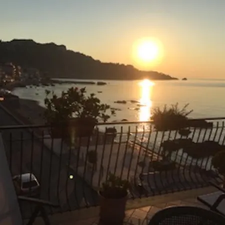 Miriam Sea Front Jacuzzi Appartement Giardini-Naxos