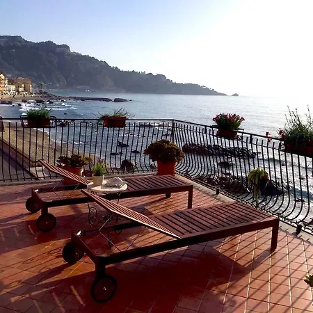 Miriam Sea Front Jacuzzi Giardini-Naxos