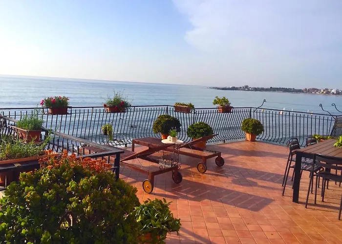 Miriam Sea Front Jacuzzi Apartment *