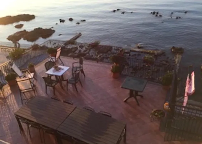 Apartment Miriam Sea Front Jacuzzi Giardini-Naxos