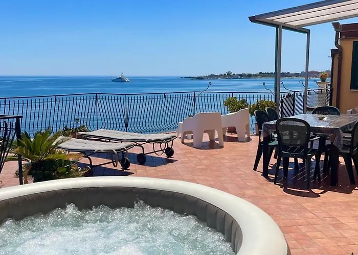 Miriam Sea Front Jacuzzi Apartment