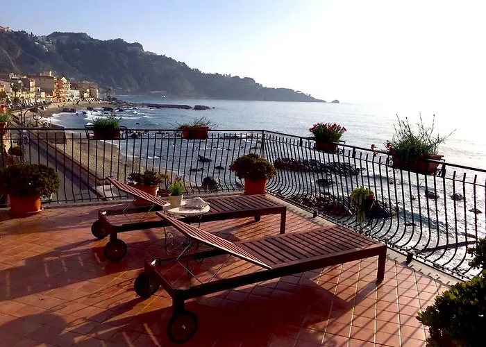 Miriam Sea Front Jacuzzi Giardini-Naxos