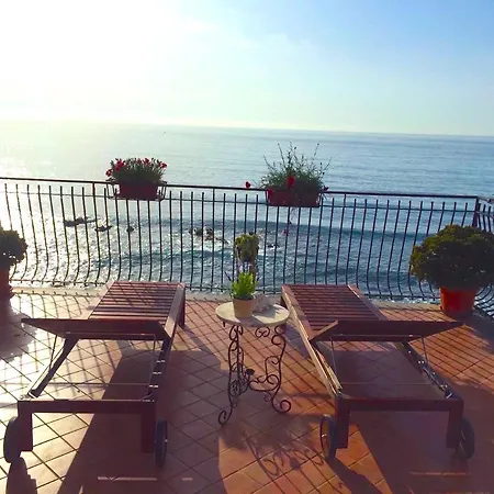Apartmán Miriam Sea Front Jacuzzi Giardini Naxos