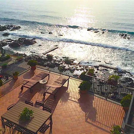 דירה Miriam Sea Front Jacuzzi גיארדיני נאקסוס