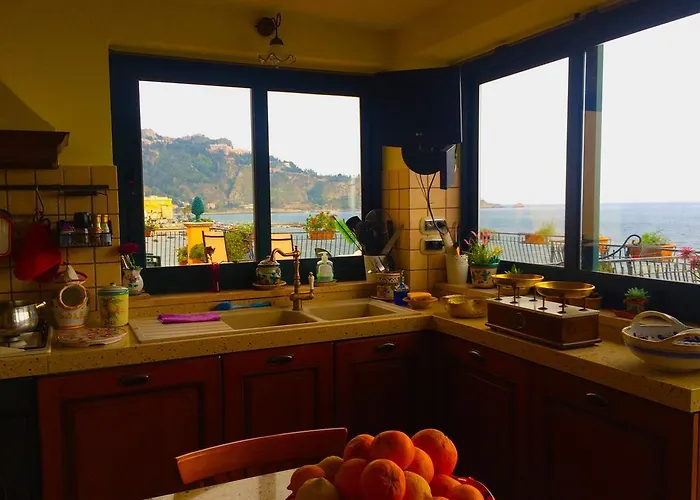 Miriam Sea Front Jacuzzi ジャルディーニ・ナクソス