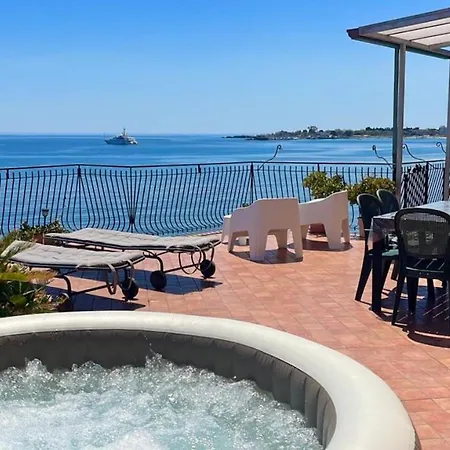 Miriam Sea Front Jacuzzi Lejlighed